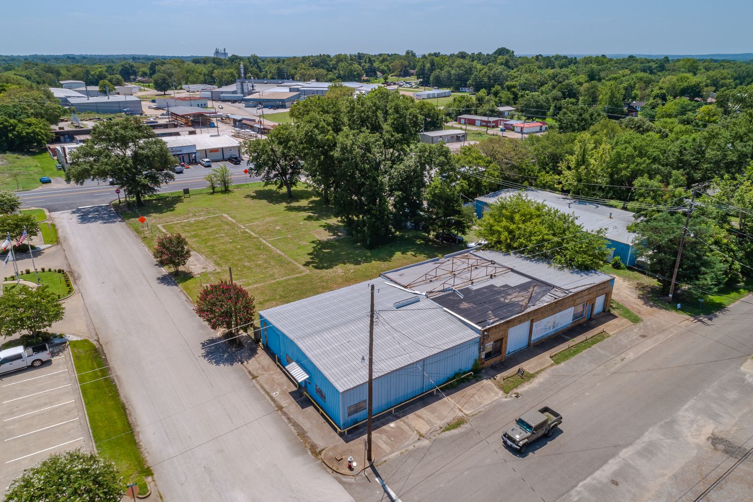 303 S Johnson St, Mineola, TX 75773